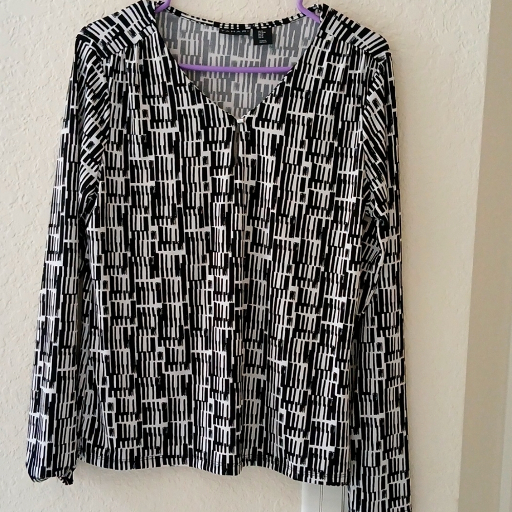 Tahari top in black and white size medium.